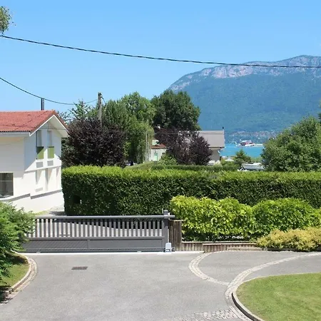 A 100m Du Lac D'annecy